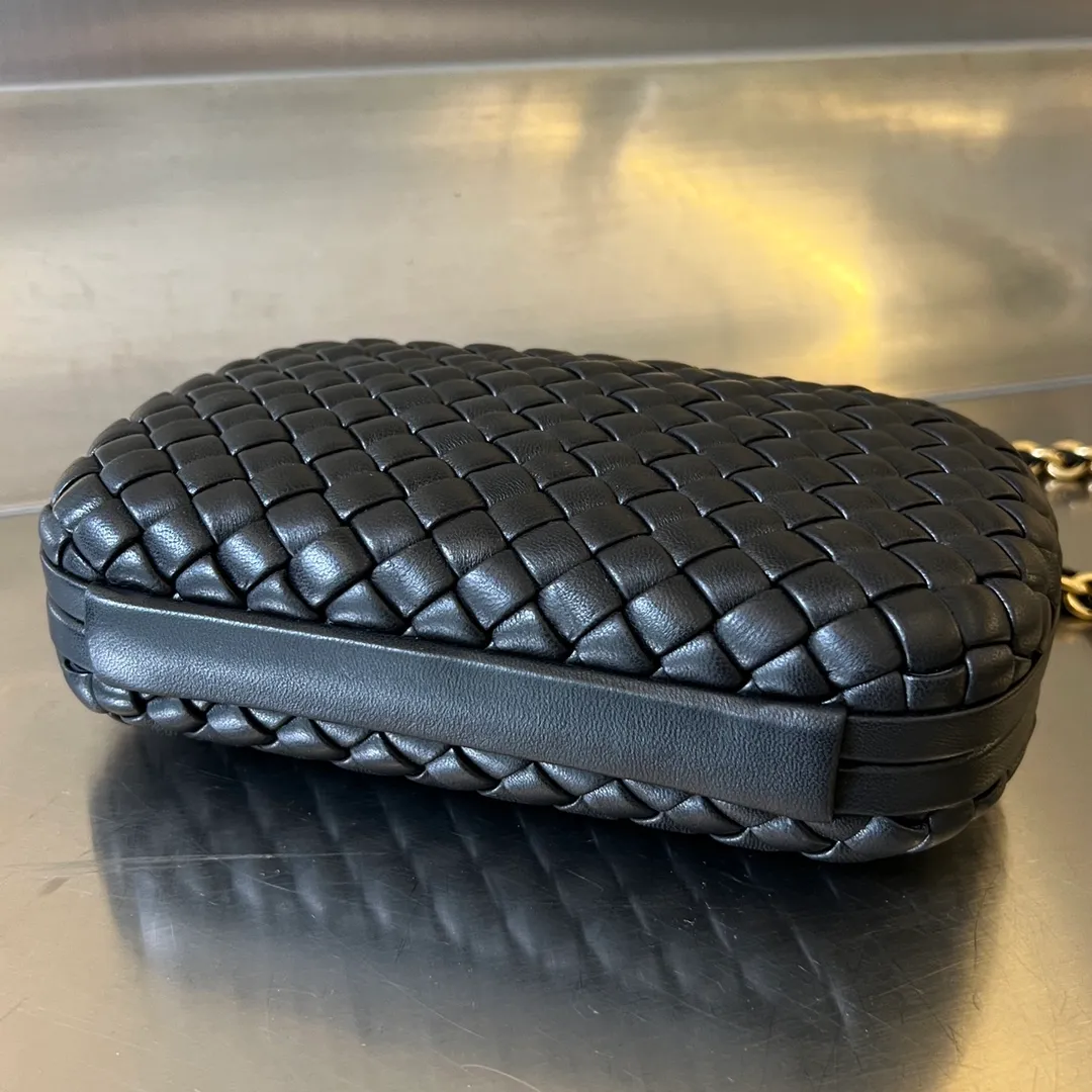 Batch 2260 BV Knot chain evening bag 🎈776662 Iconic woven texture with metal knot buckle, noble and elegant, soft and comfortable texture of sheepskin, detachable metal chain, super high-end hand/cross-body, simple and beautiful, overall more fashionable and high-end. The knot design is small and exquisite, low-key without logo, no floral decorations, elegant and generous, holding it in the hand can add an elegant and gentle temperament to women It combines elegance and elegance, size: 19x11.5x5